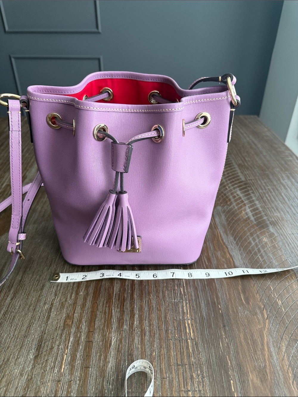 Dooney & Bourke lilac leather bucket bag - Picture 7 of 12